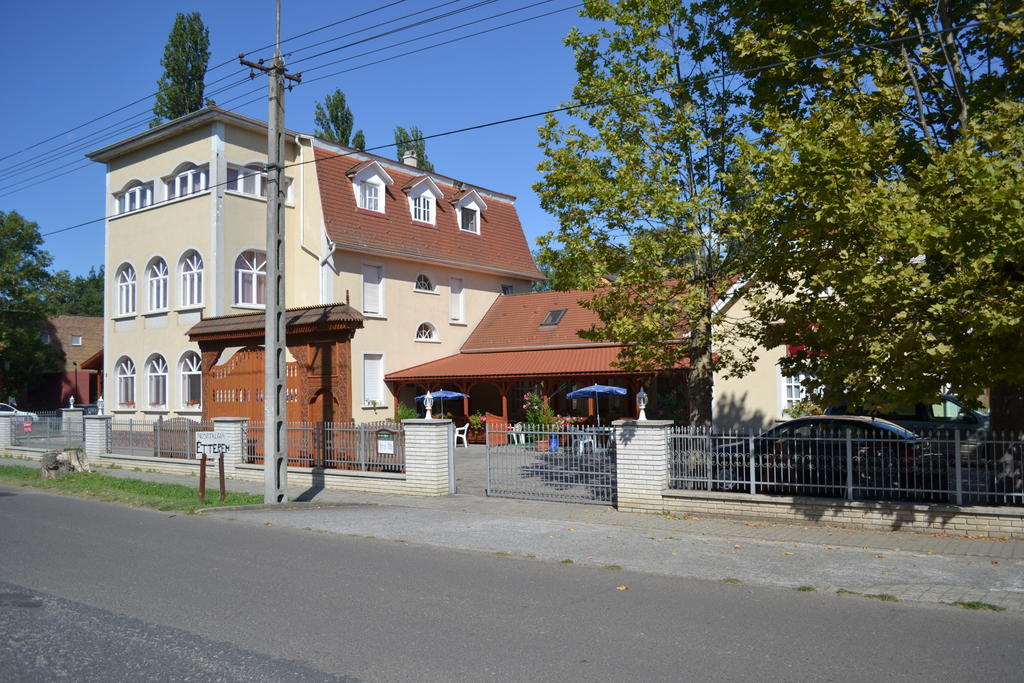 Nosztalgia Hotel Балатонсарсо Экстерьер фото